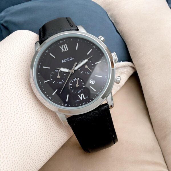 Fossil Men's Chronograph Watch – Black Dial with Date Display and Sub-Dials, Paired with Classic Brown Leather Strap